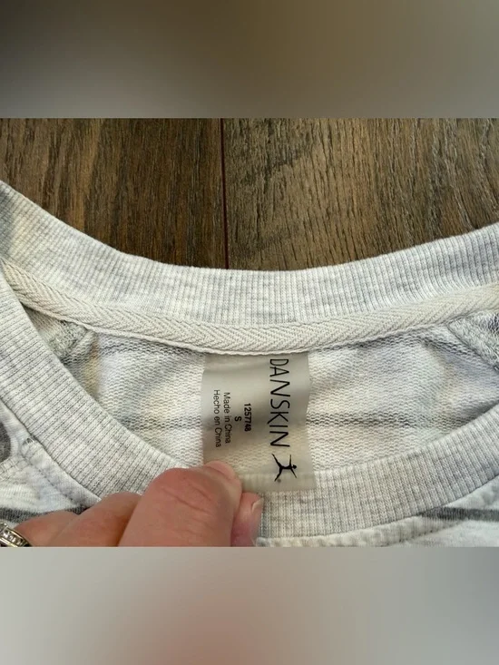 Danskin Women’s Long Sleeved Heavy Shirt, Gray Striped, Size Small - Picture 3 of 7